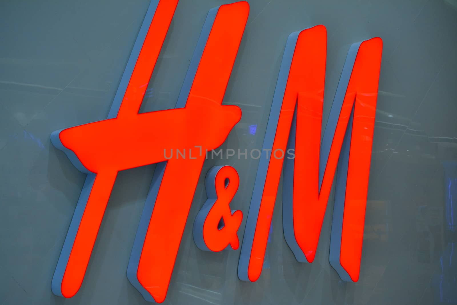 H and M logo signage in Cebu, Philippines by imwaltersy