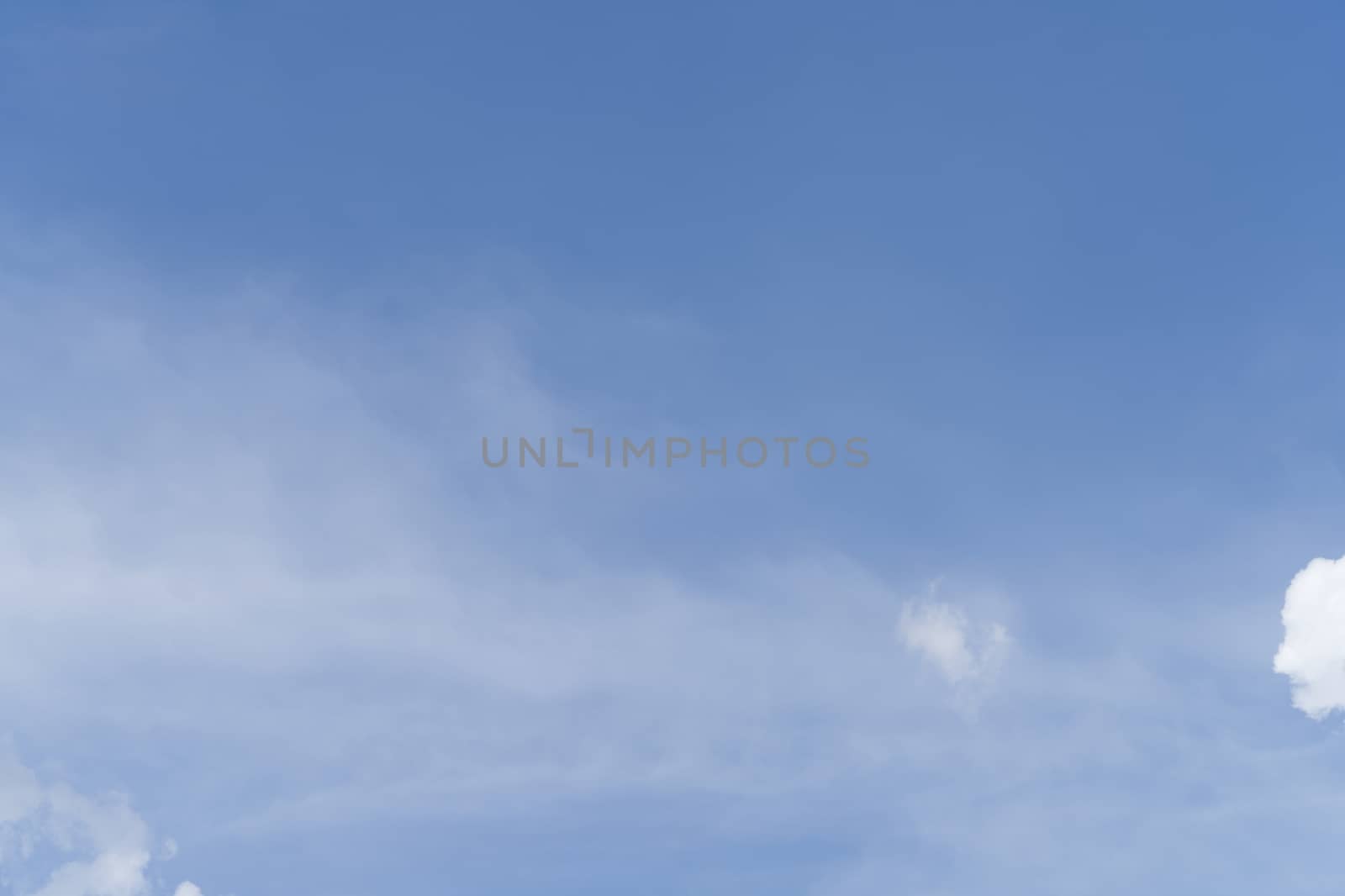 Cloudy sky On a clear day.