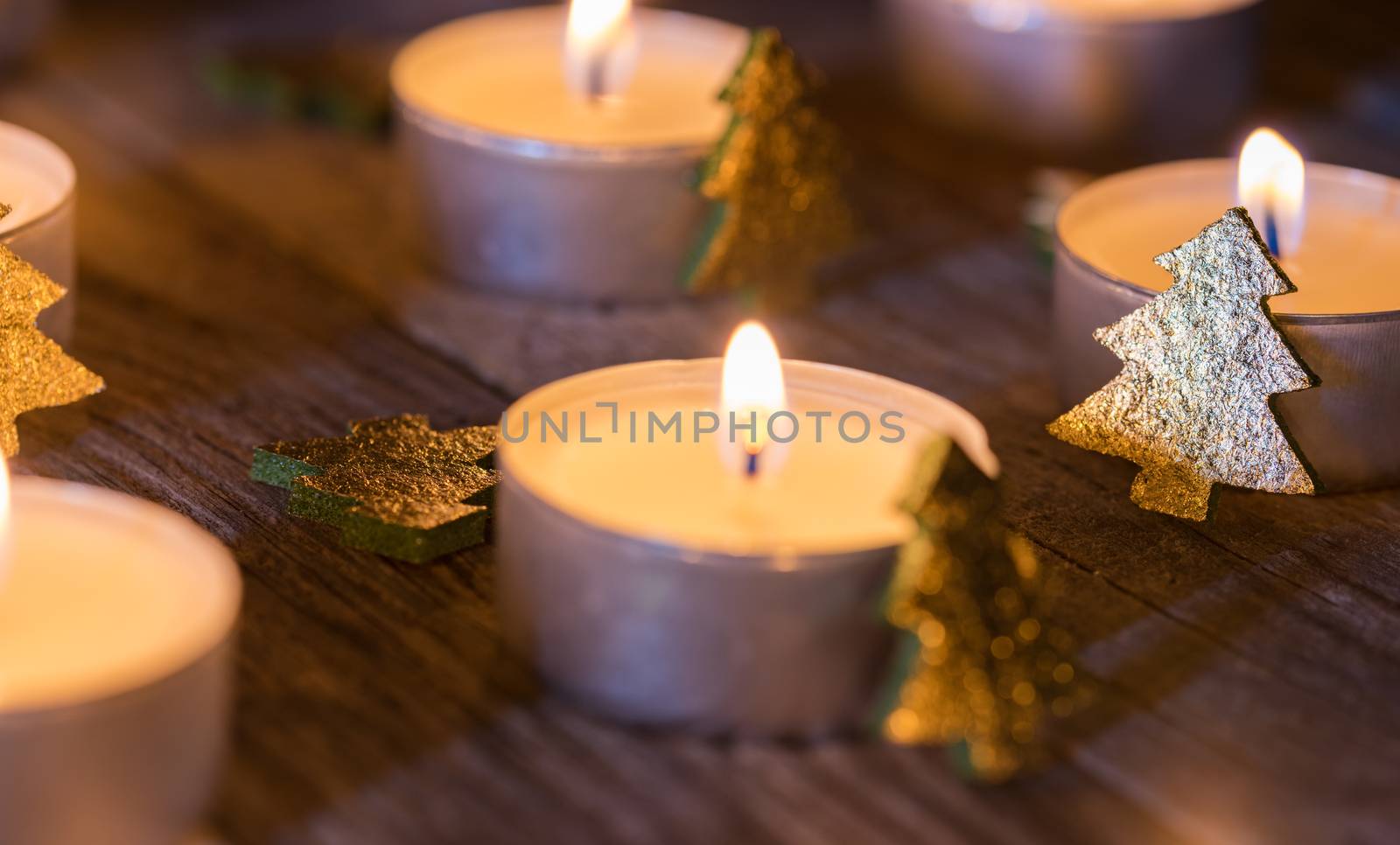Christmas candle flames with ornaments  by Vulcano