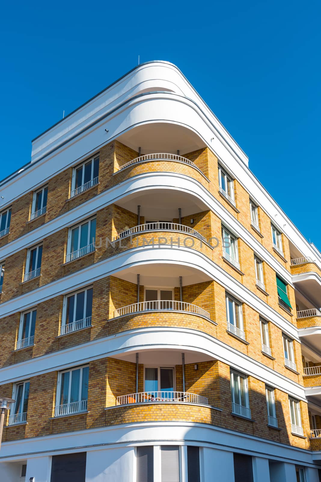 Modern apartment houses in Berlin by elxeneize