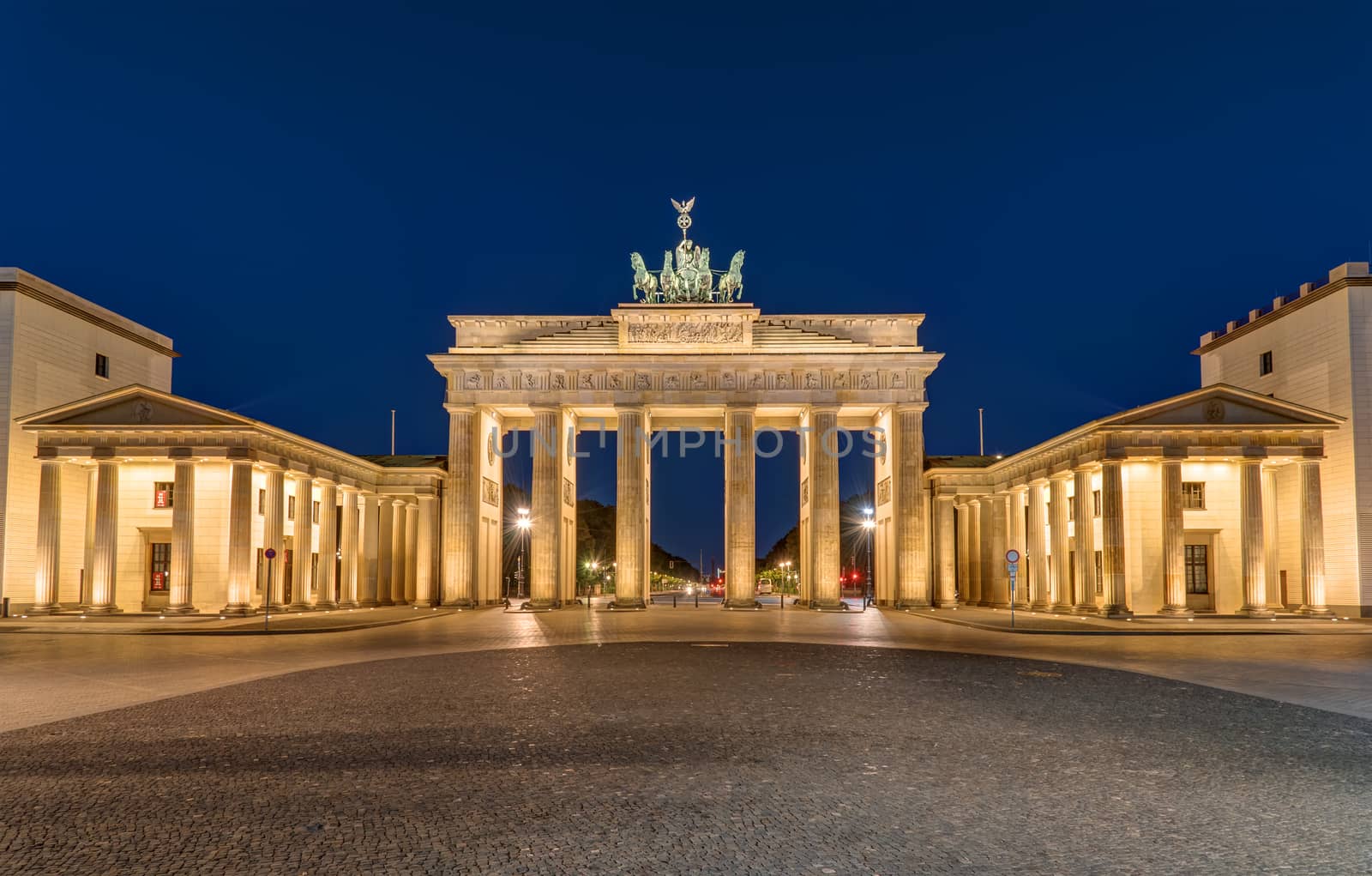 Berlins most famous landmark, the Brandenburger Tor, at night