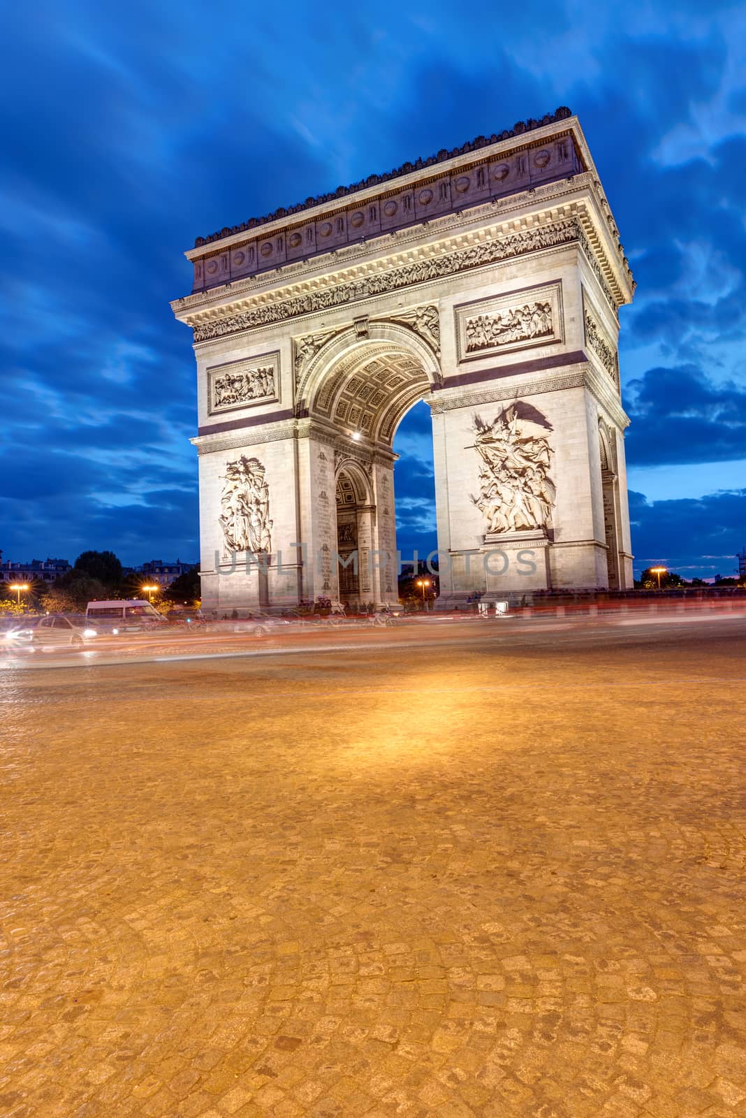 The Arc de Triomphe in Paris by elxeneize