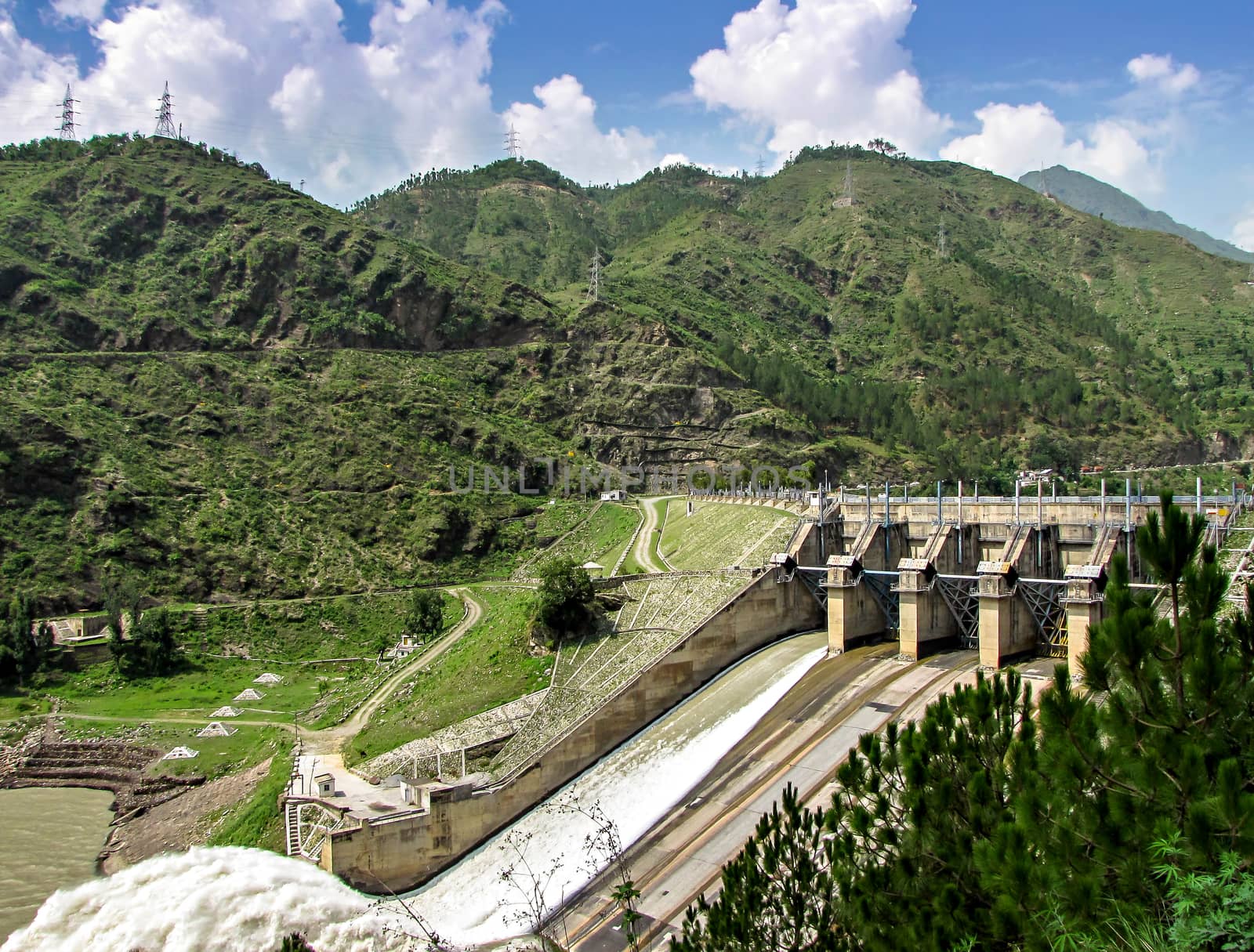 The Pandoh Dam is an embankment dam on the Beas River in Mandi district of Himachal Pradesh, India. by lalam