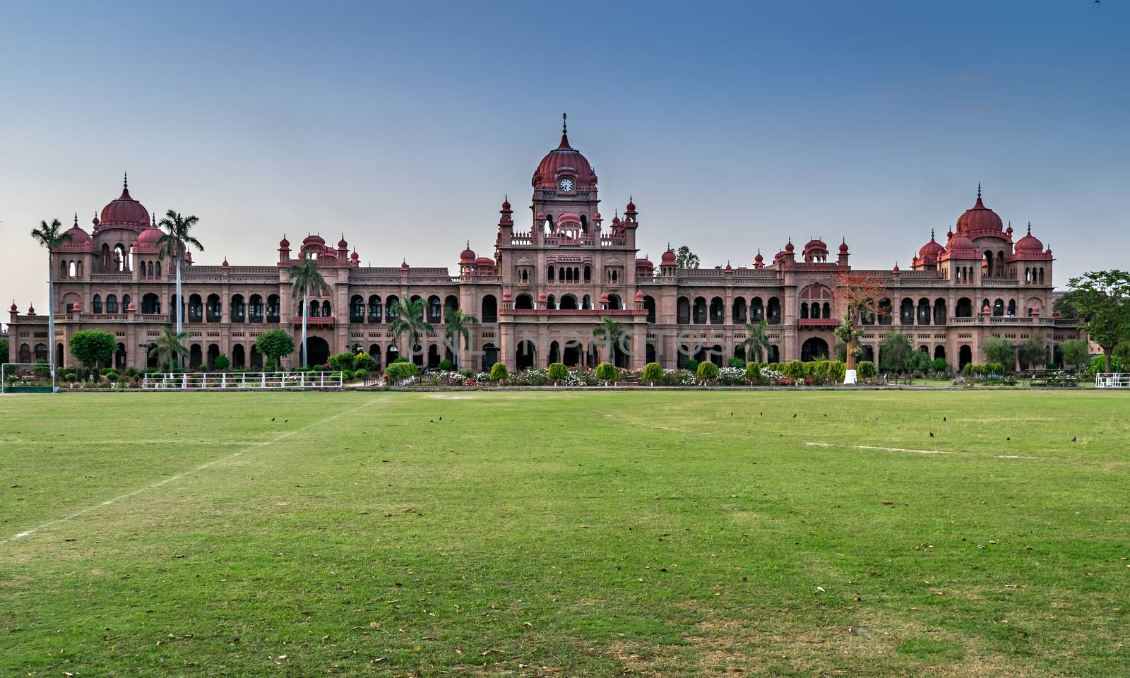 Khalsa College is a historic educational institution in the northern Indian city of Amritsar in the state of Punjab. by lalam