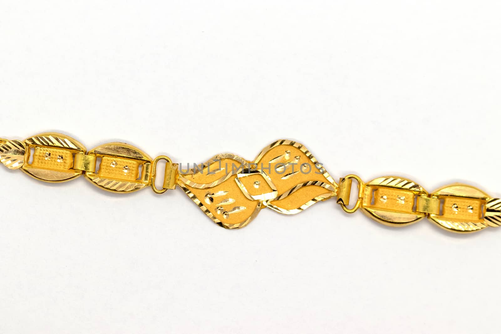 gold bracelet by 9500102400