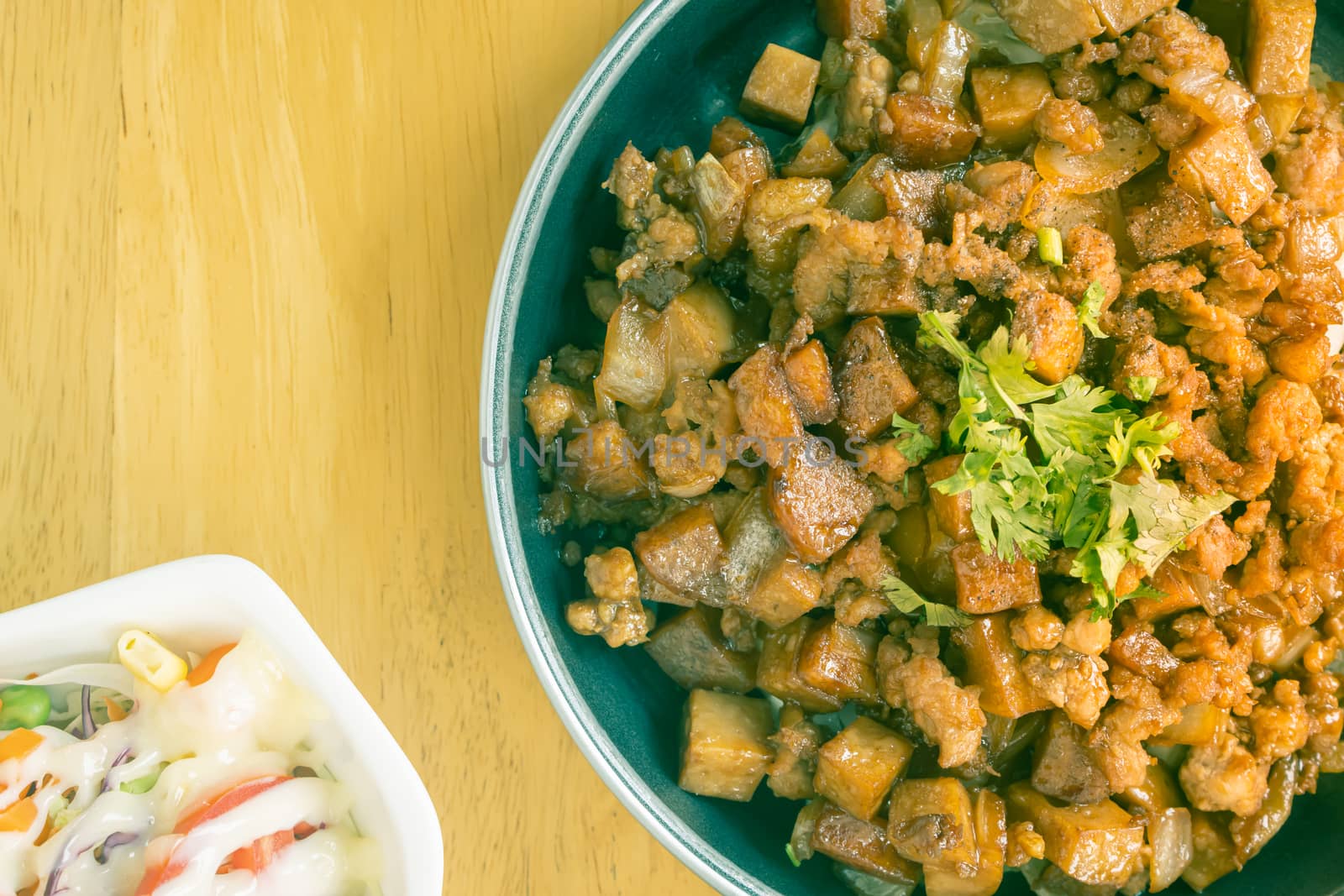 Stir Fried Pork with Onion and Black Soy Sauce and Vegan Salad o by steafpong