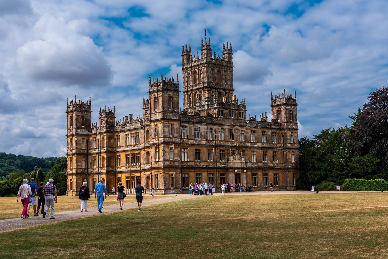 Tour Groups Visiting Highclere Castle by jfbenning