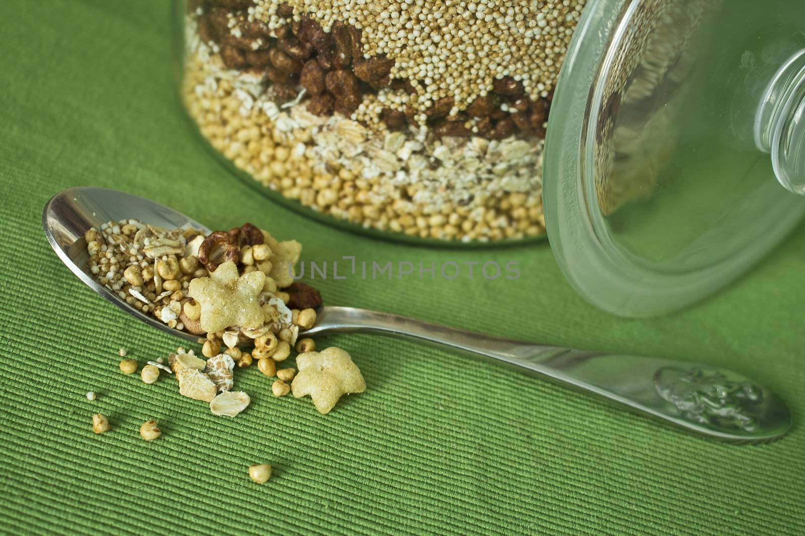 Quinoa, amaranth, oatmeal, chocoflakes, puffed corn and small healthy starlets.