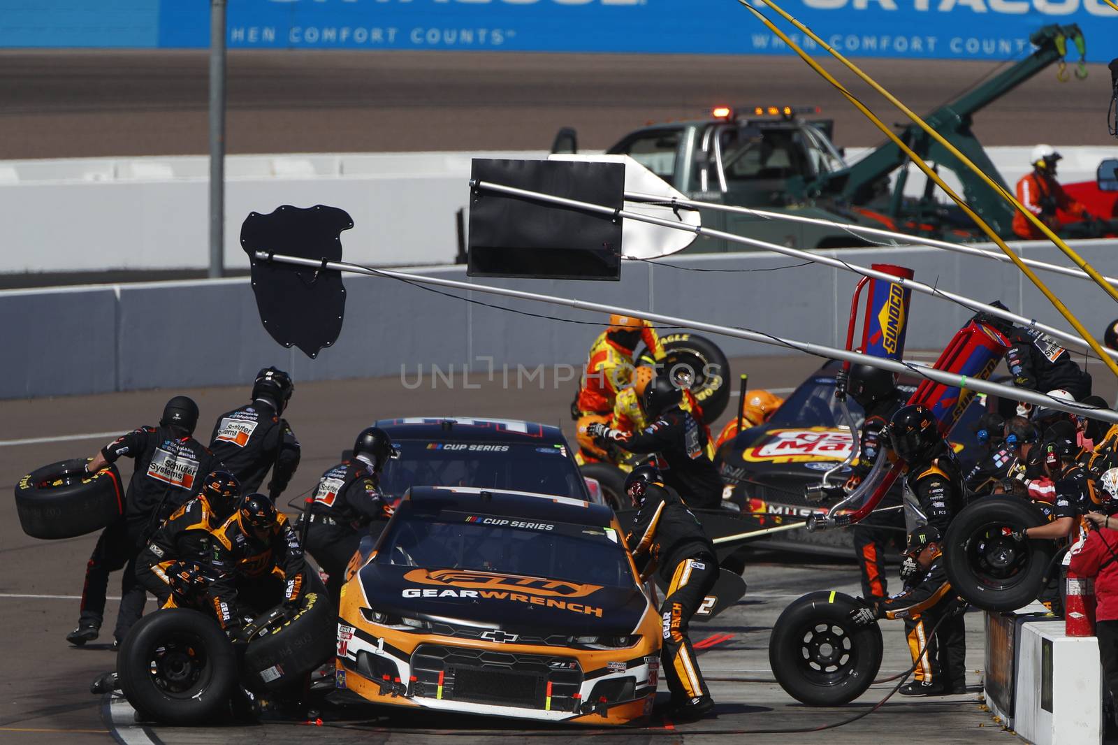 Kurt Busch (1) races for the FanShield 500 at Phoenix Raceway in Avondale, Arizona.