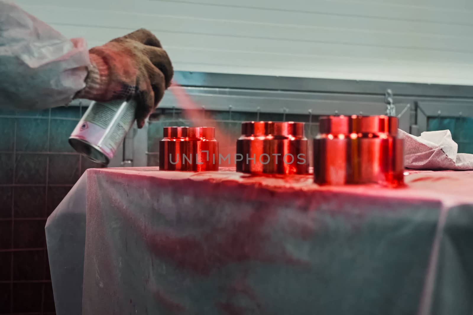 Painting with red paint from the ball of metal parts.