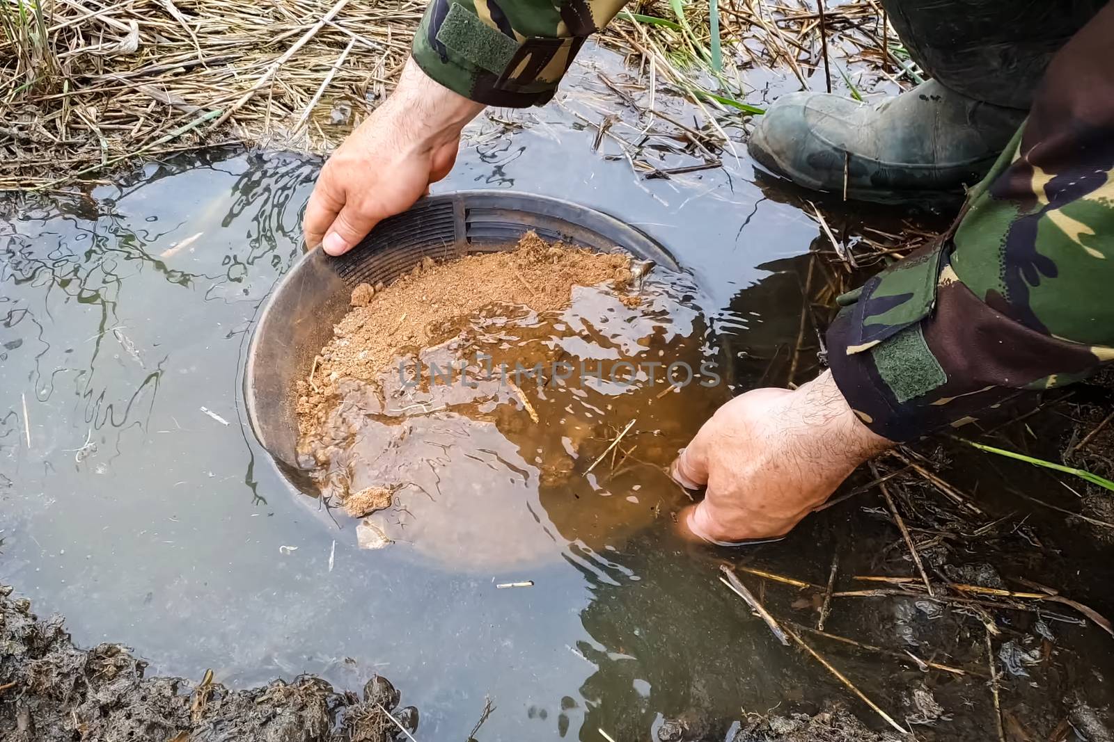 A plate for rinsing rock in search of gold.