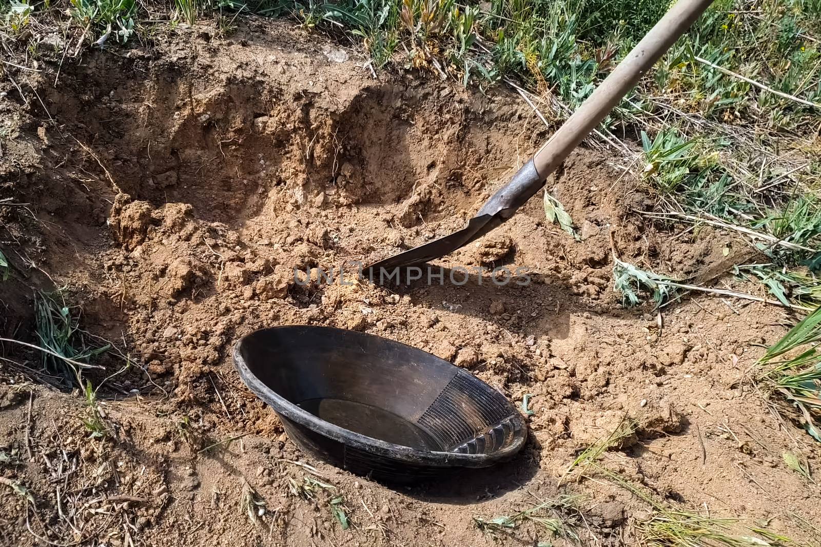 A plate for rinsing rock in search of gold.