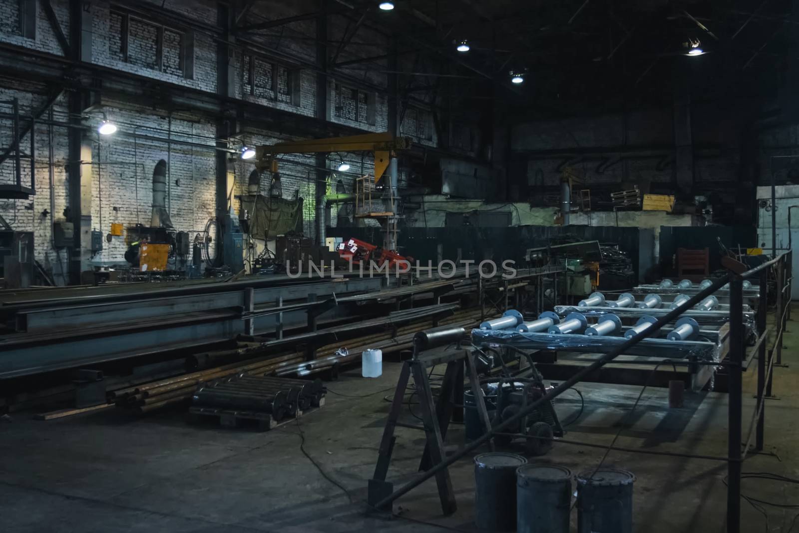 The working space of the plant, an indoor workshop for the production of parts for the oil industry.