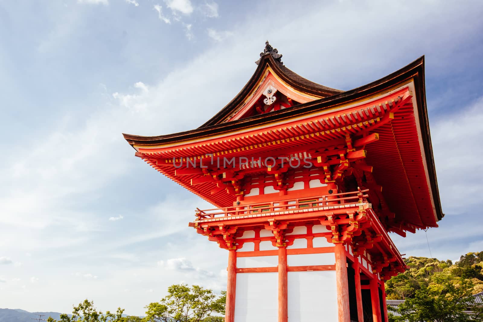 The iconic Kiyomizu-dera temple and mountain view on a sunny spring day in Kyoto, Japan