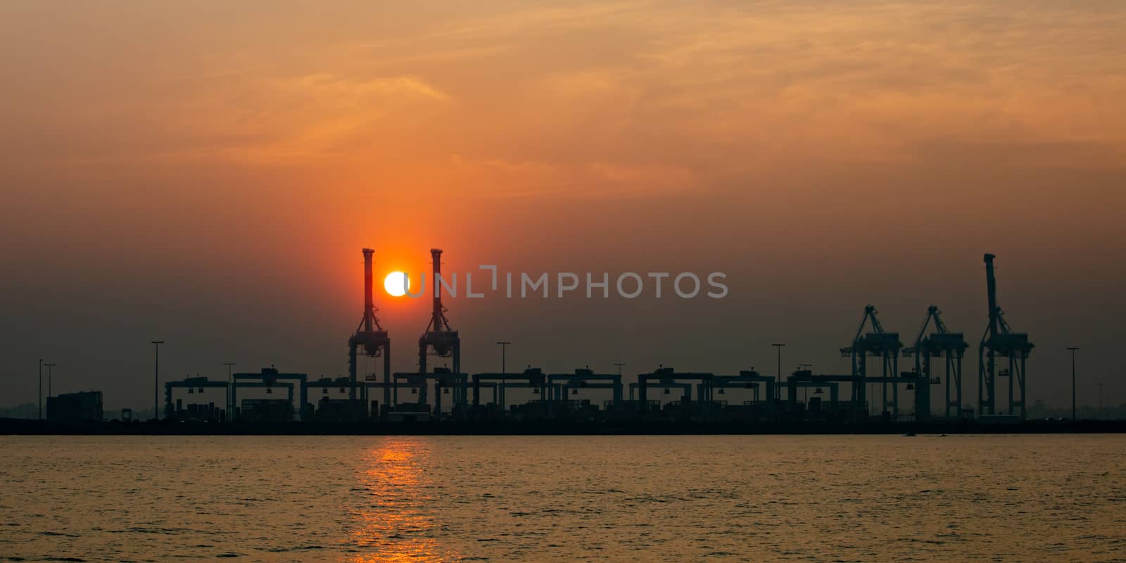 MELBOURNE, AUSTRALIA - JANUARY 3 2020: Smoke haze from East Gippsland bushfires envelops Port Melbourne and Port Philip Bay