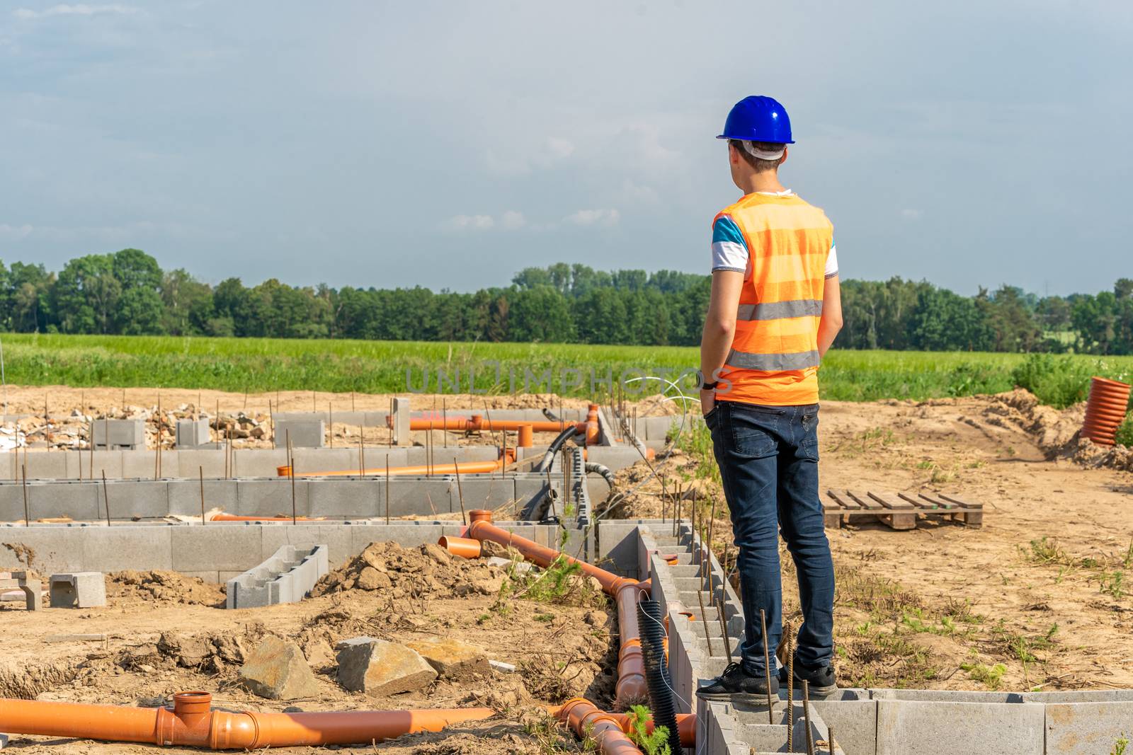 designer on the construction of the foundation of the building by Edophoto