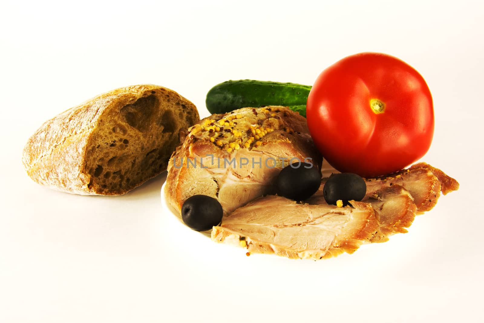 Baked ham with olives, tomato and bread

