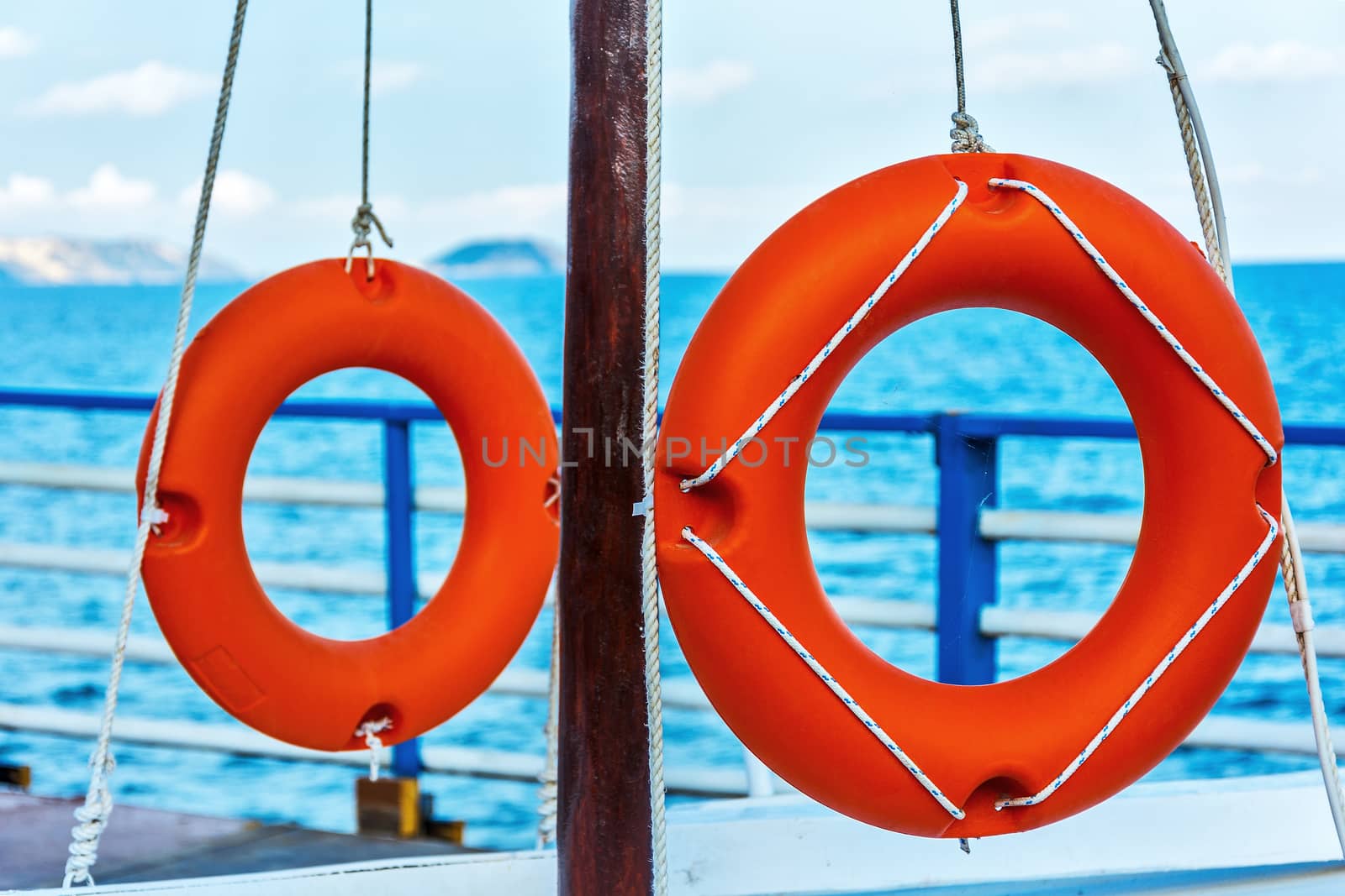 Two lifebuoys fixed ropes on the mast by Grommik