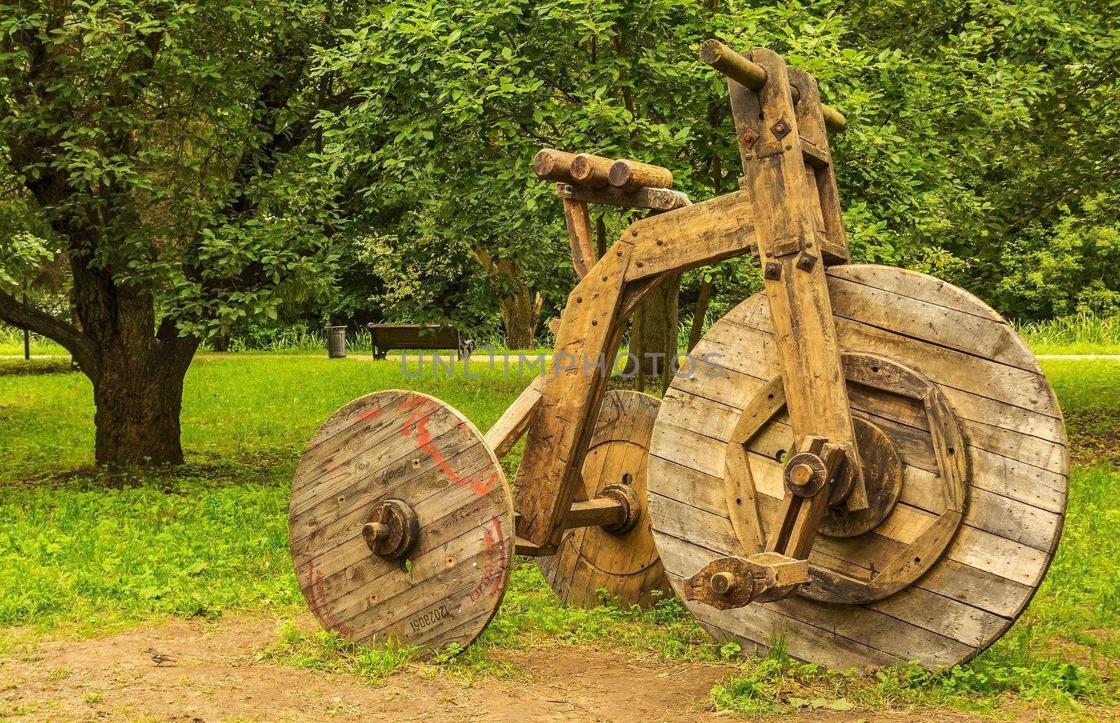 Wooden sculpture velosibeda with three wheels by Grommik