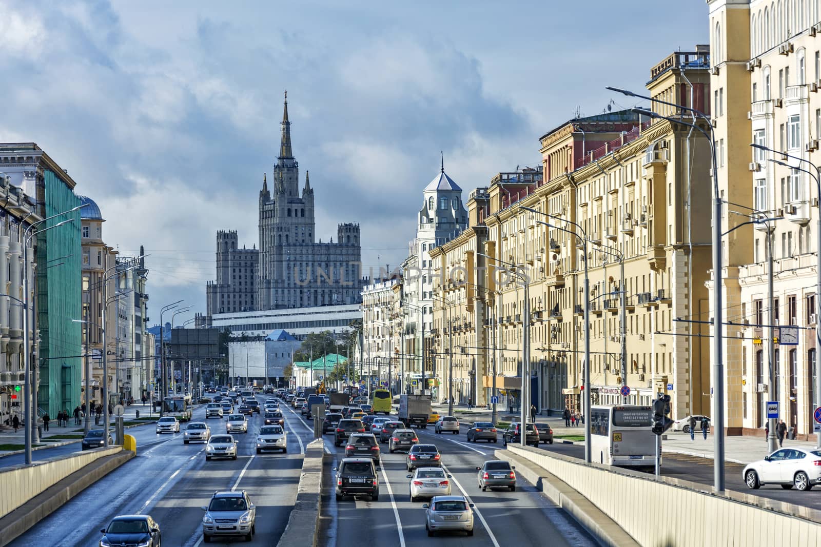 The movement of vehicles on the street Garden Ring near the tunnel under the Tverskaya street.
