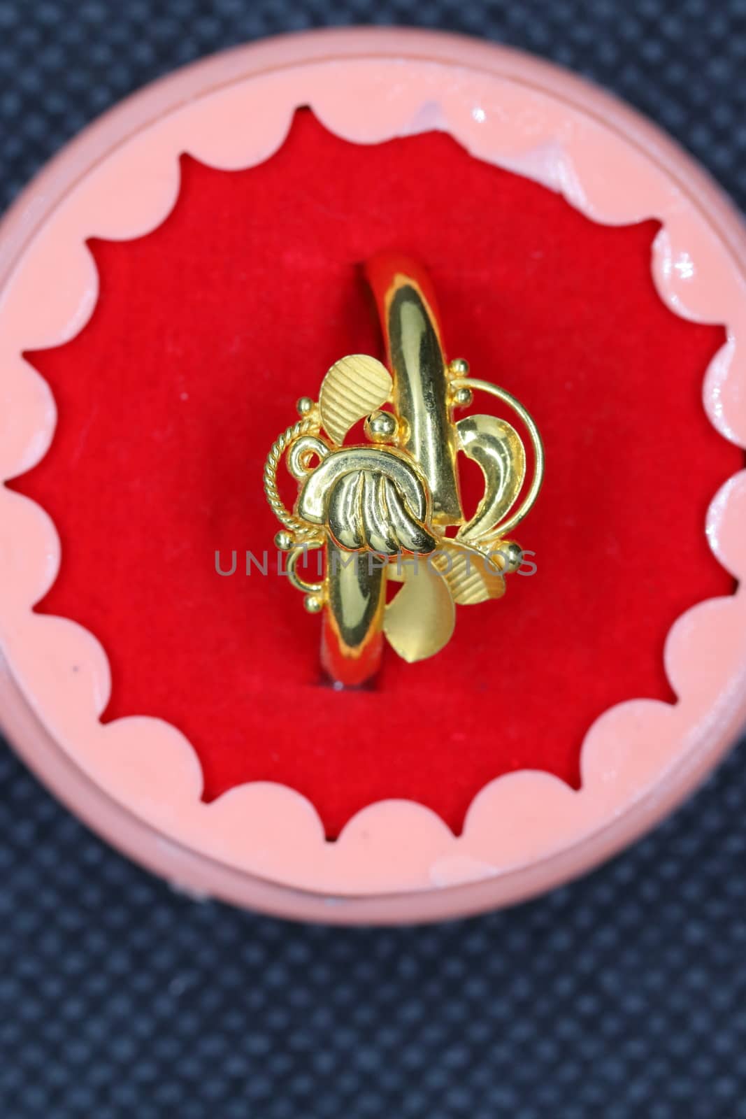 Shiny fancy gold ring designs for girls (jewels catalog )