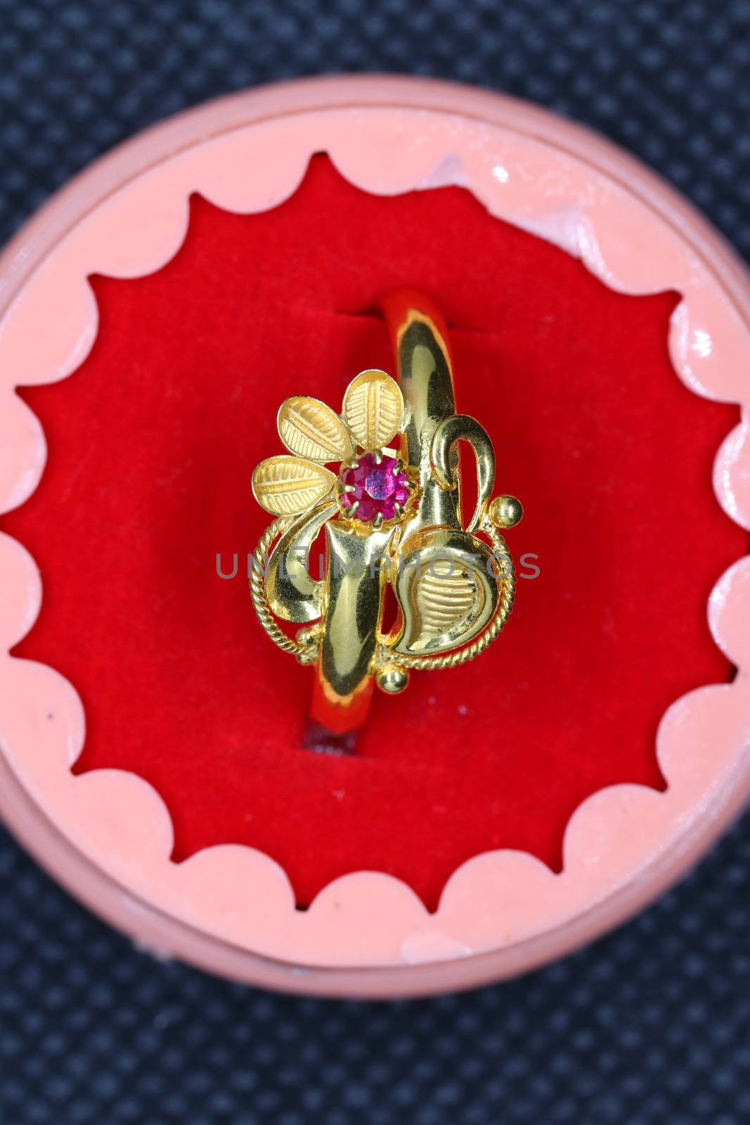 A red diamond gold ring featuring a flower design and beautifully drawn artwork for the girl (jewels catalog )