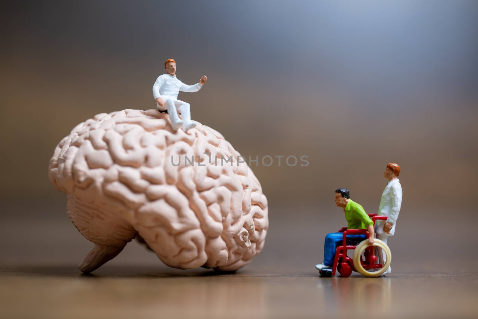 Miniature people, Surgeon spoke with patient about brain injuries. Medical healthcare and surgical doctor service concept.