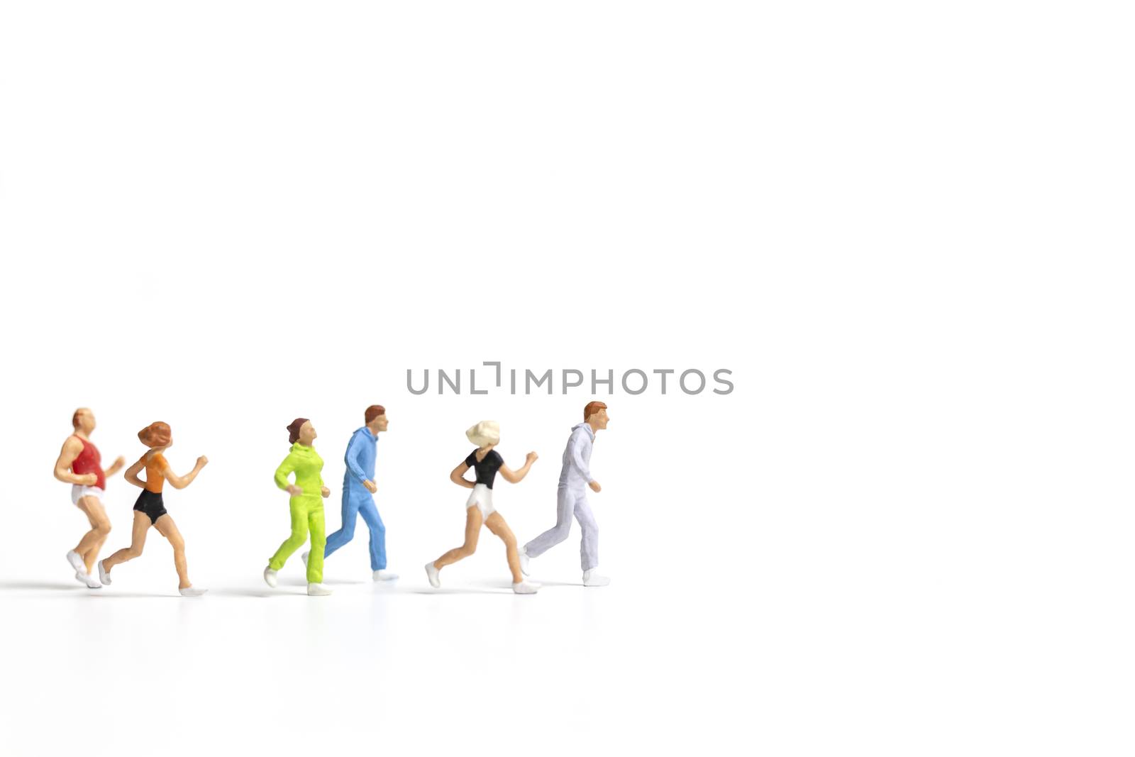 Miniature people running on white background by sirichaiyaymicro