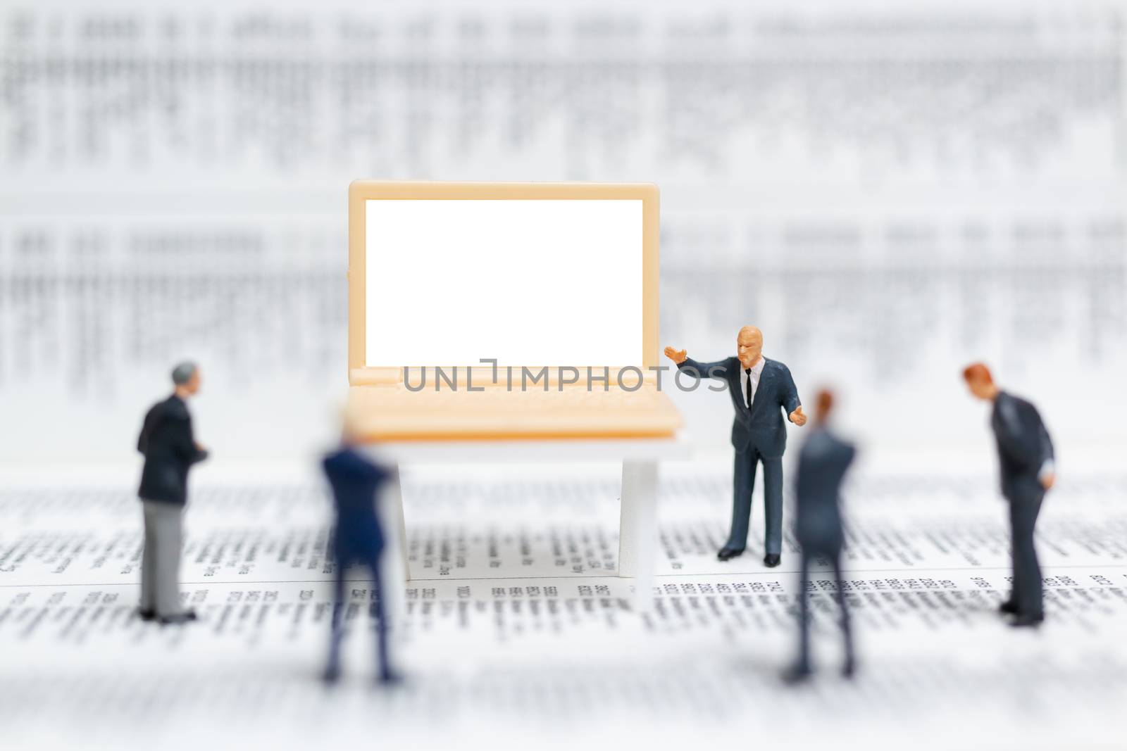 Miniature people: Businessman thinking with project for presenting investment on White screen computer laptop , Business and technology  concept