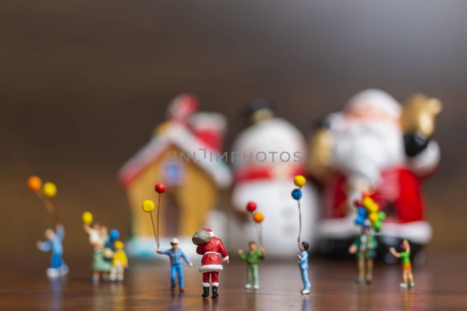 Miniature people: Santa Claus and children holding balloon , Merry Christmas and Happy New Year concept.