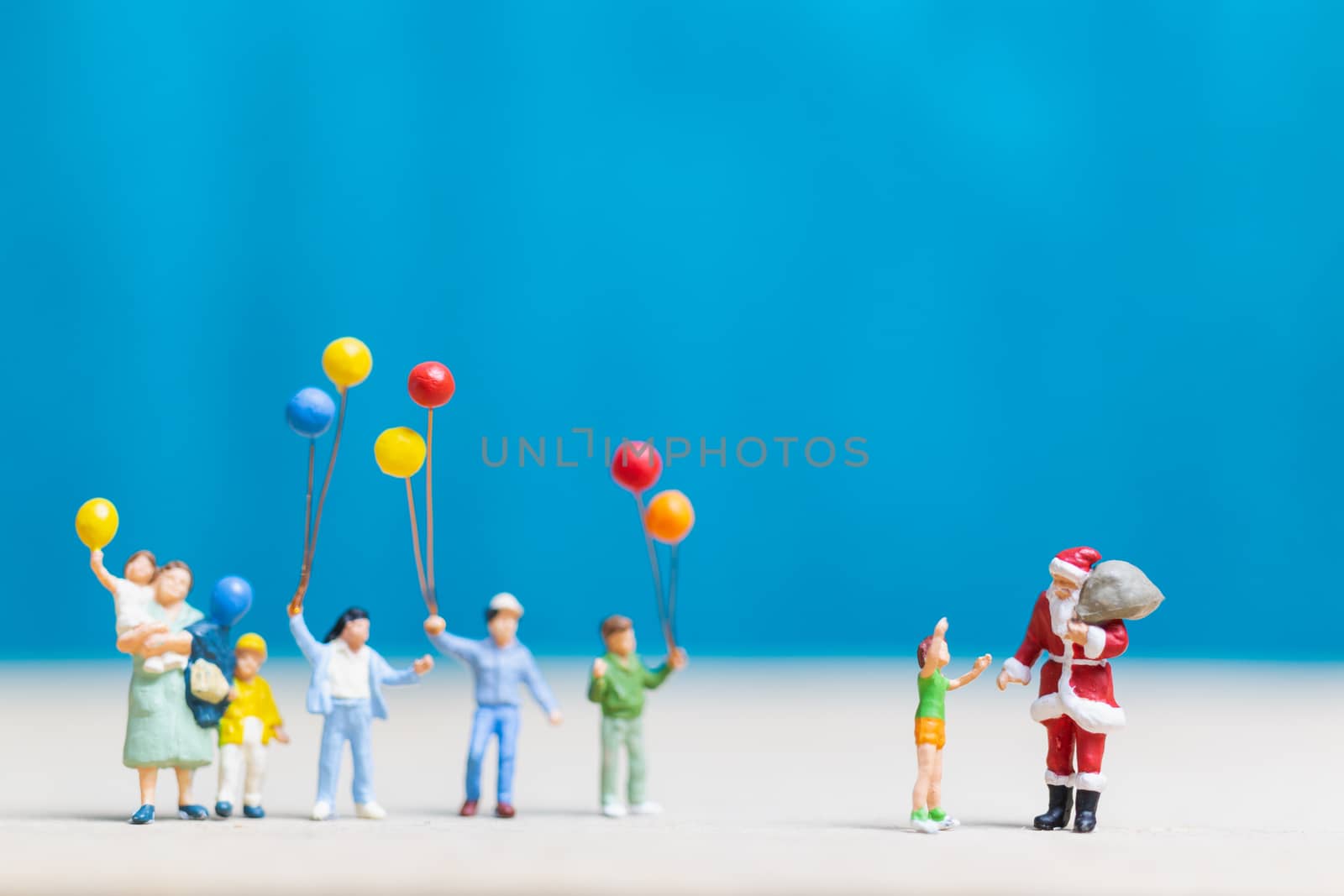 Miniature people: Santa Claus and children holding balloon , Merry Christmas and Happy New Year concept.