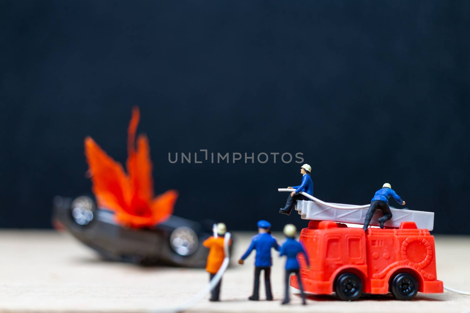 Miniature people : Firefighters at a car accident  , Cars on fire blow up