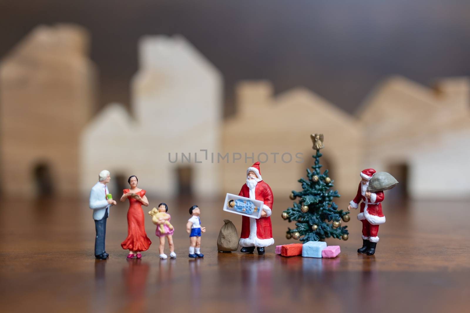 Miniature people: Santa Claus and happy family   , Merry Christmas and Happy New Year concept.