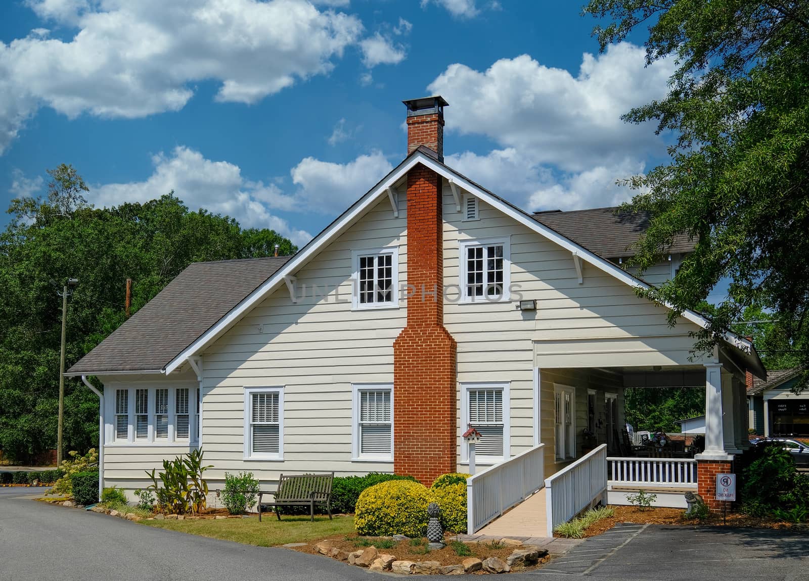 The Alpharetta Historic District contains several historic buildings dating from the late 19th century and older, and includes dining and shopping.