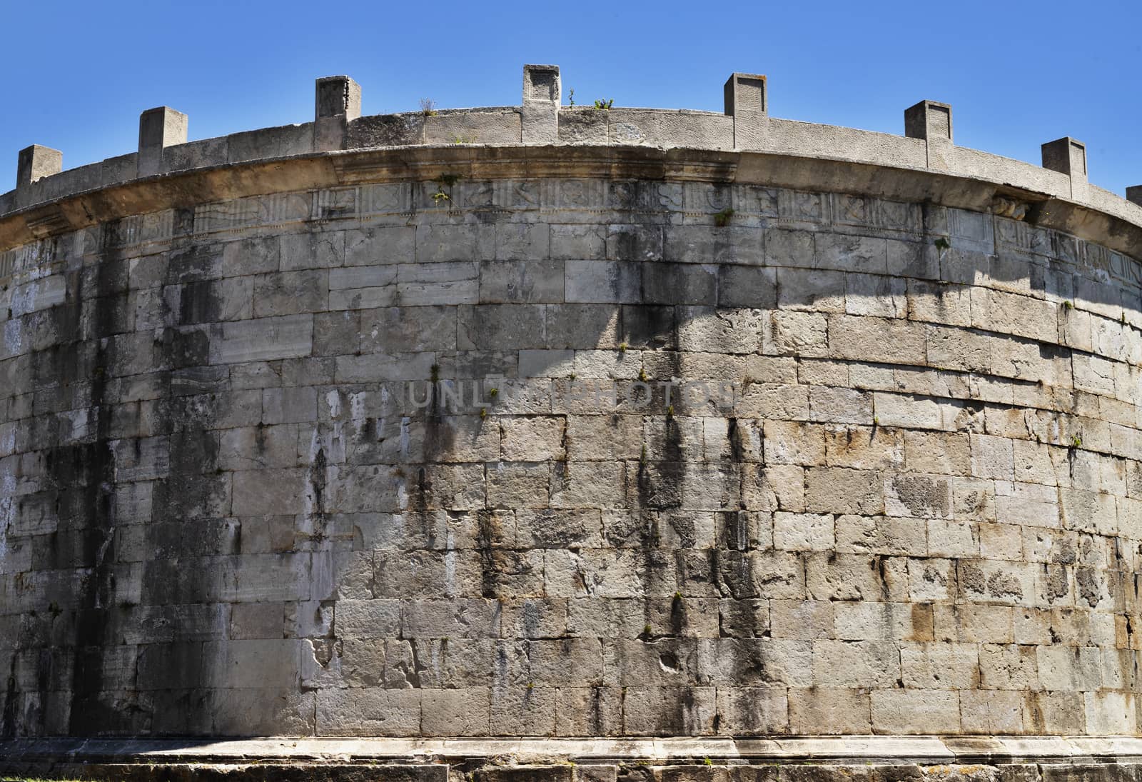 Roman mausoleum in Gaeta -Italy - by victimewalker