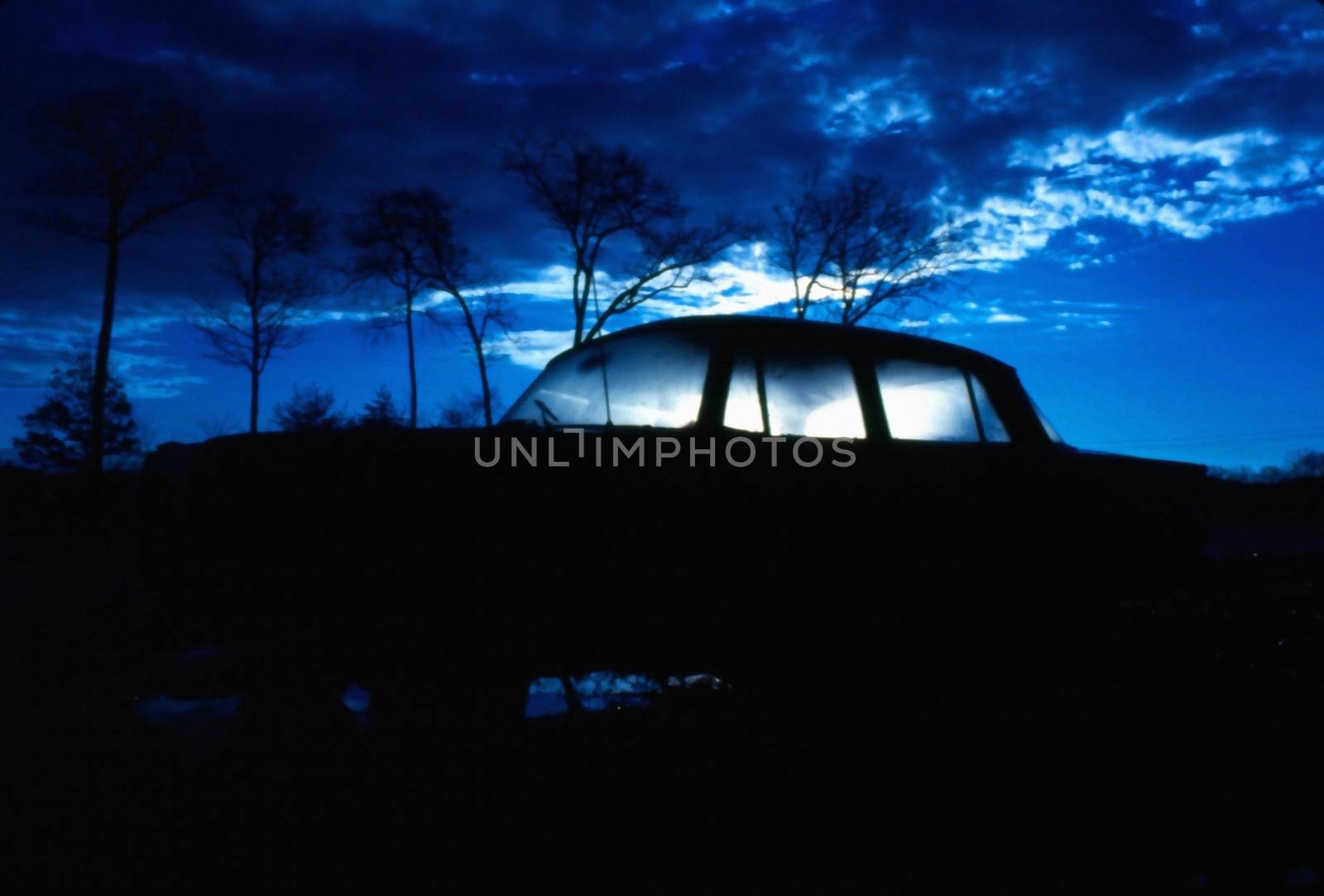 Abandoned old car. 3D rendering