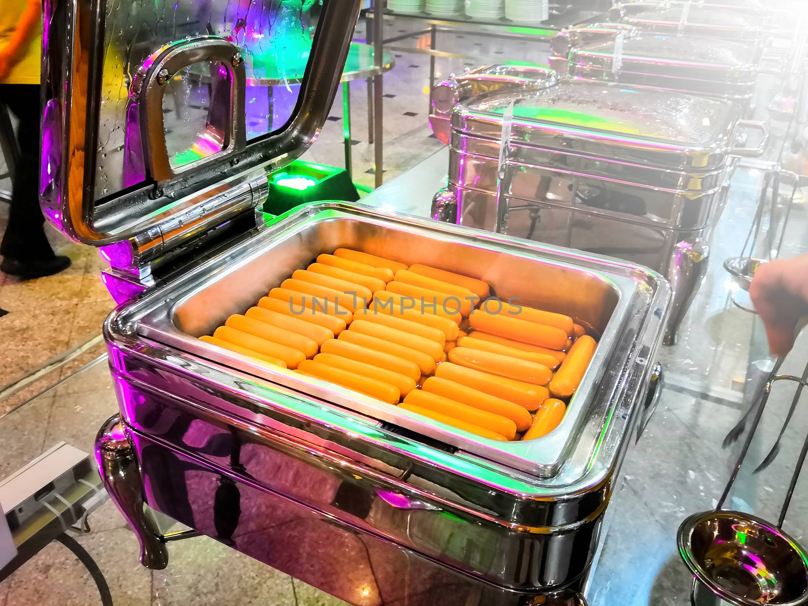 Boiled sausages for customers in restaurants