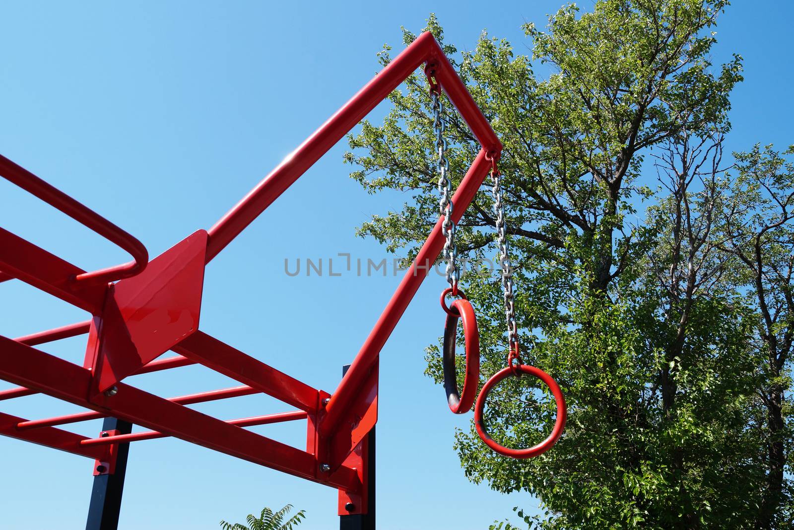 outdoor exercise machine with shoulder and arm rings by Annado