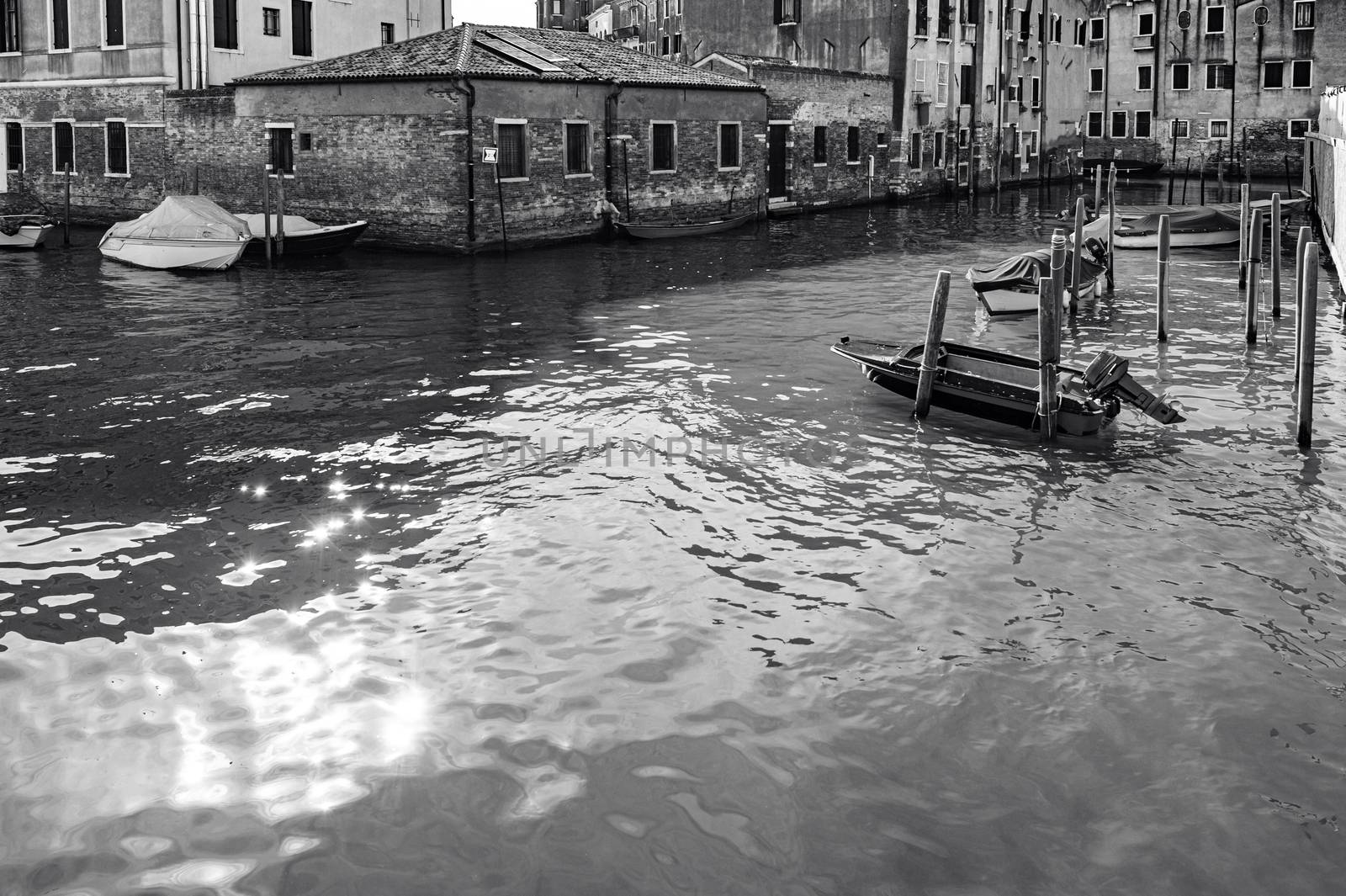 Venice in black and white. by gkuna