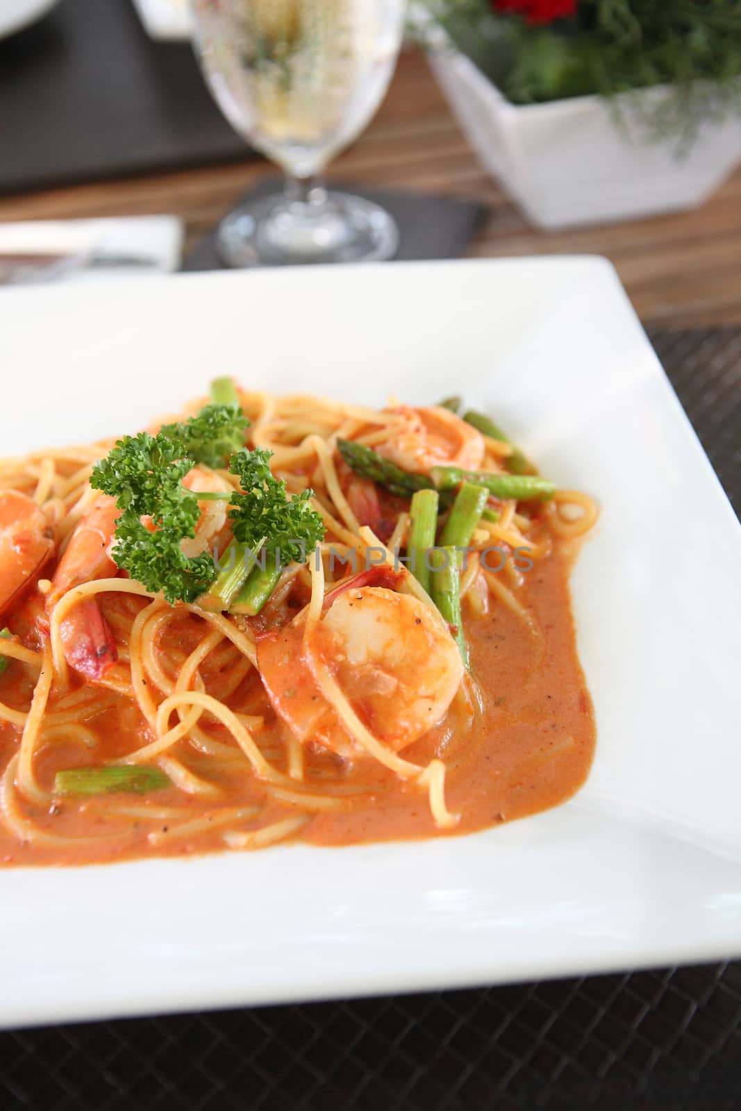 linguine pasta with shrimps in tomato sauce 
