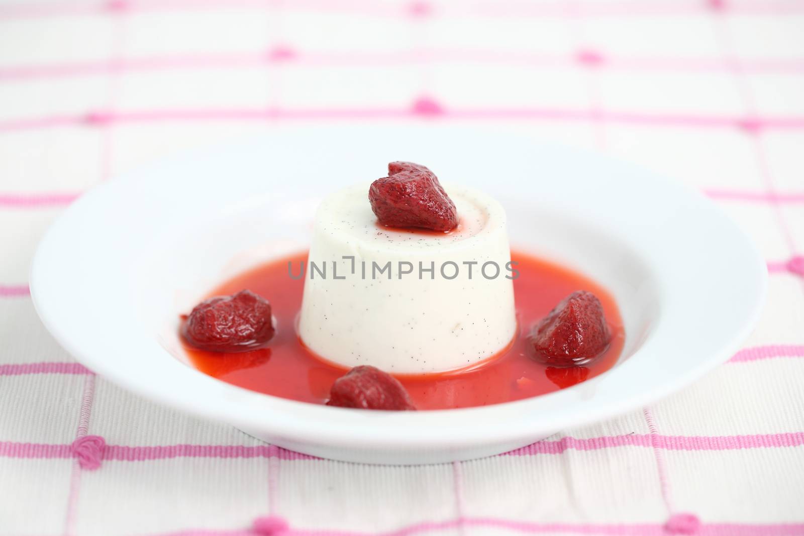 Strawberry Panna Cotta pudding 