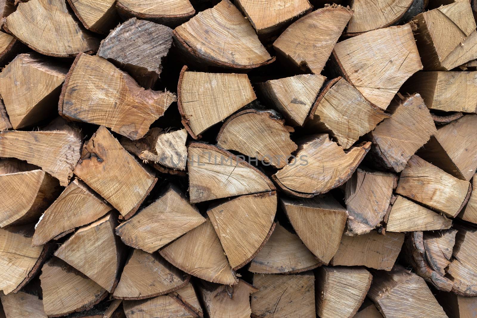Background of an firewood dry and rough, cut in small pieces.