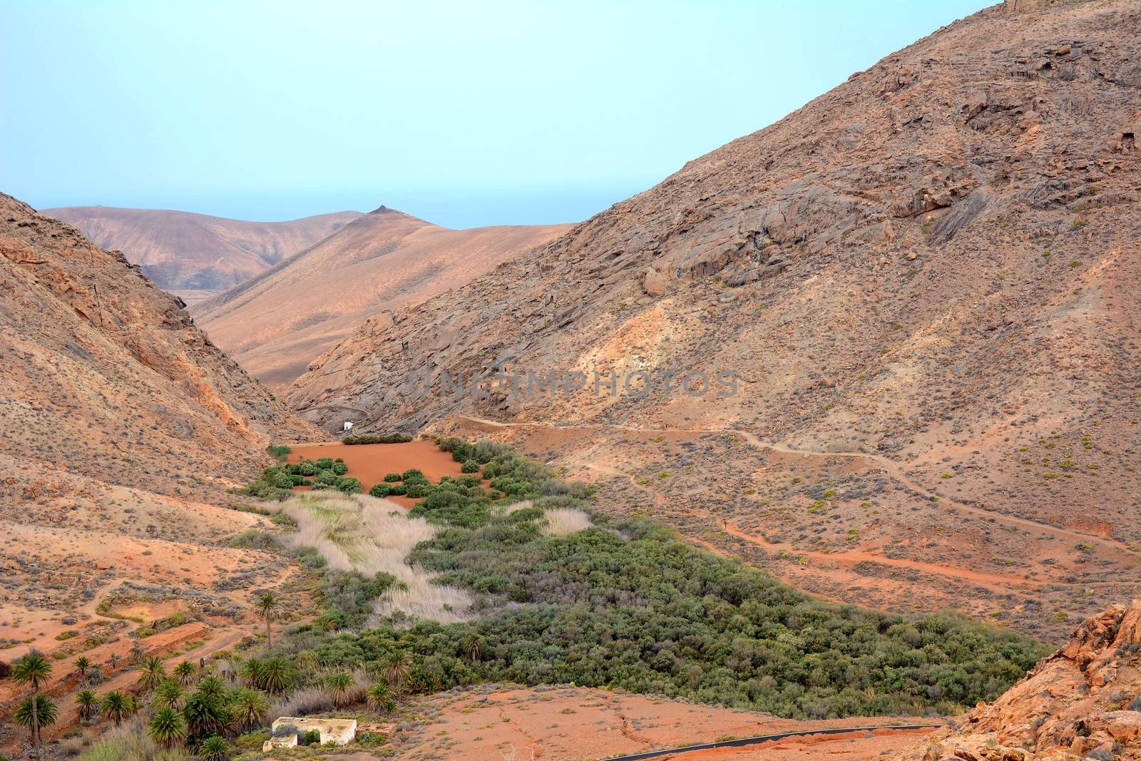 Fuerteventura mountain scenery by hamik