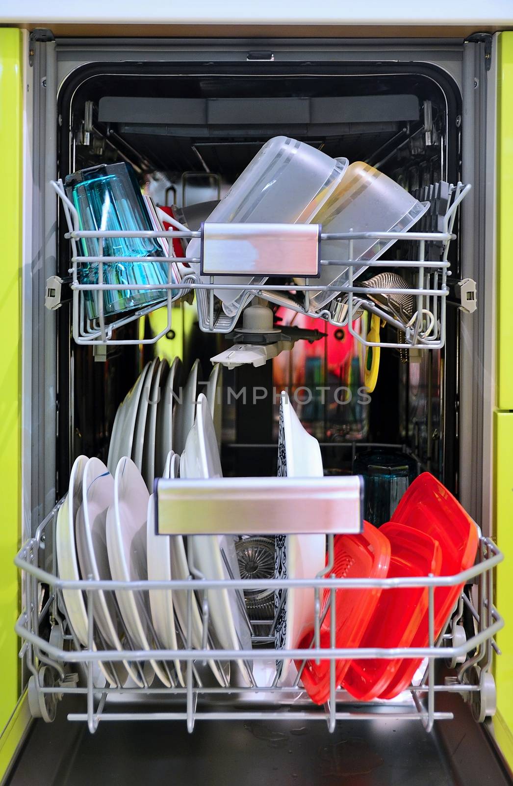 Front view of full loaded dishwasher by hamik
