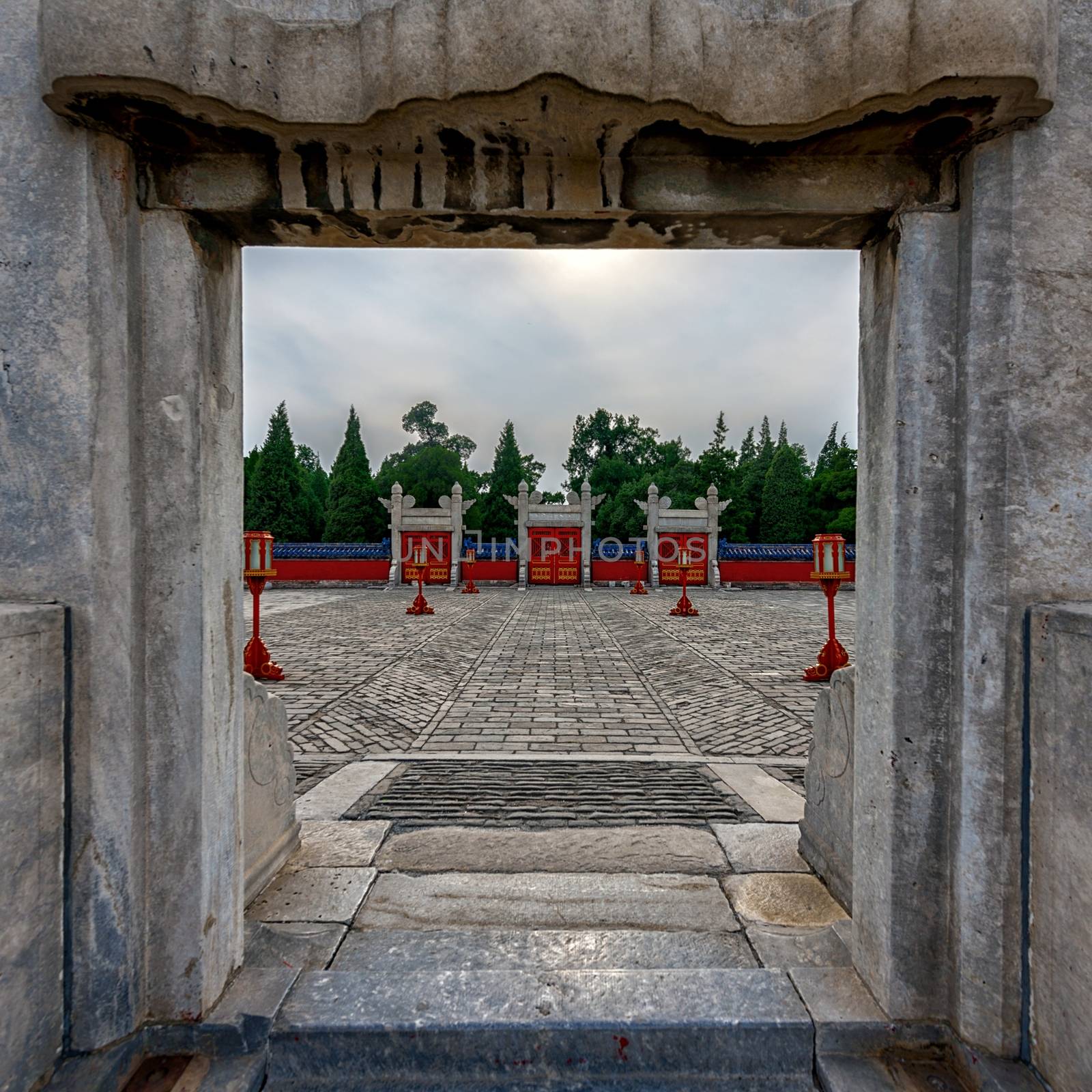 Large archway at the Temple of Heaven by svedoliver