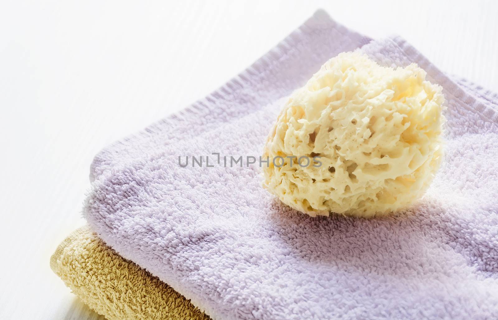 natural sponge on stacked towels by rarrarorro