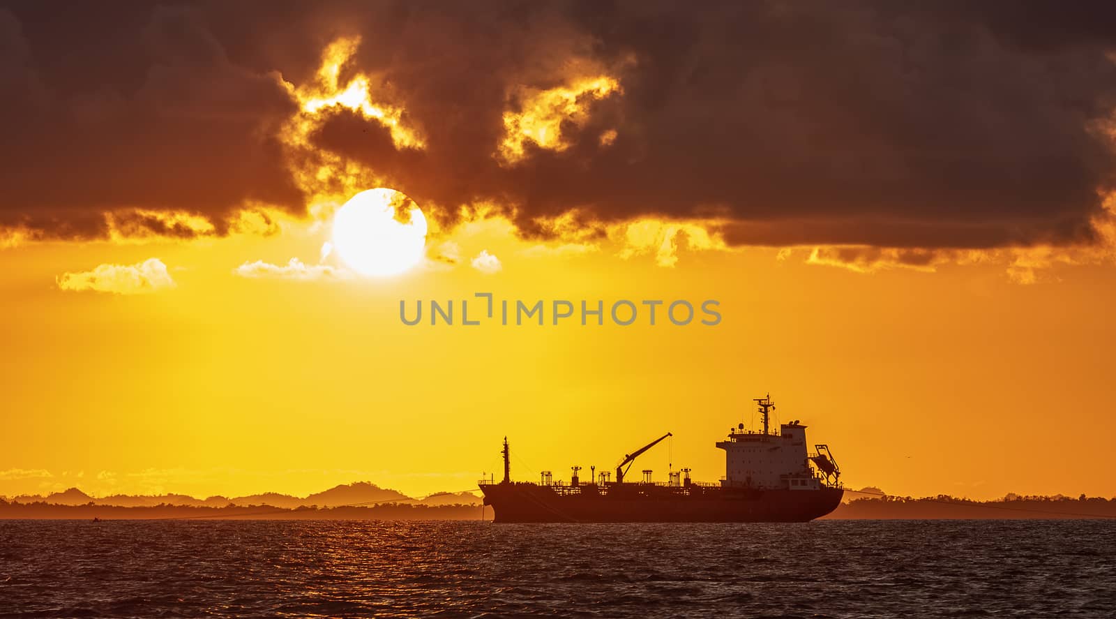 Oil tanker sailing by the coast of Belize by DamantisZ