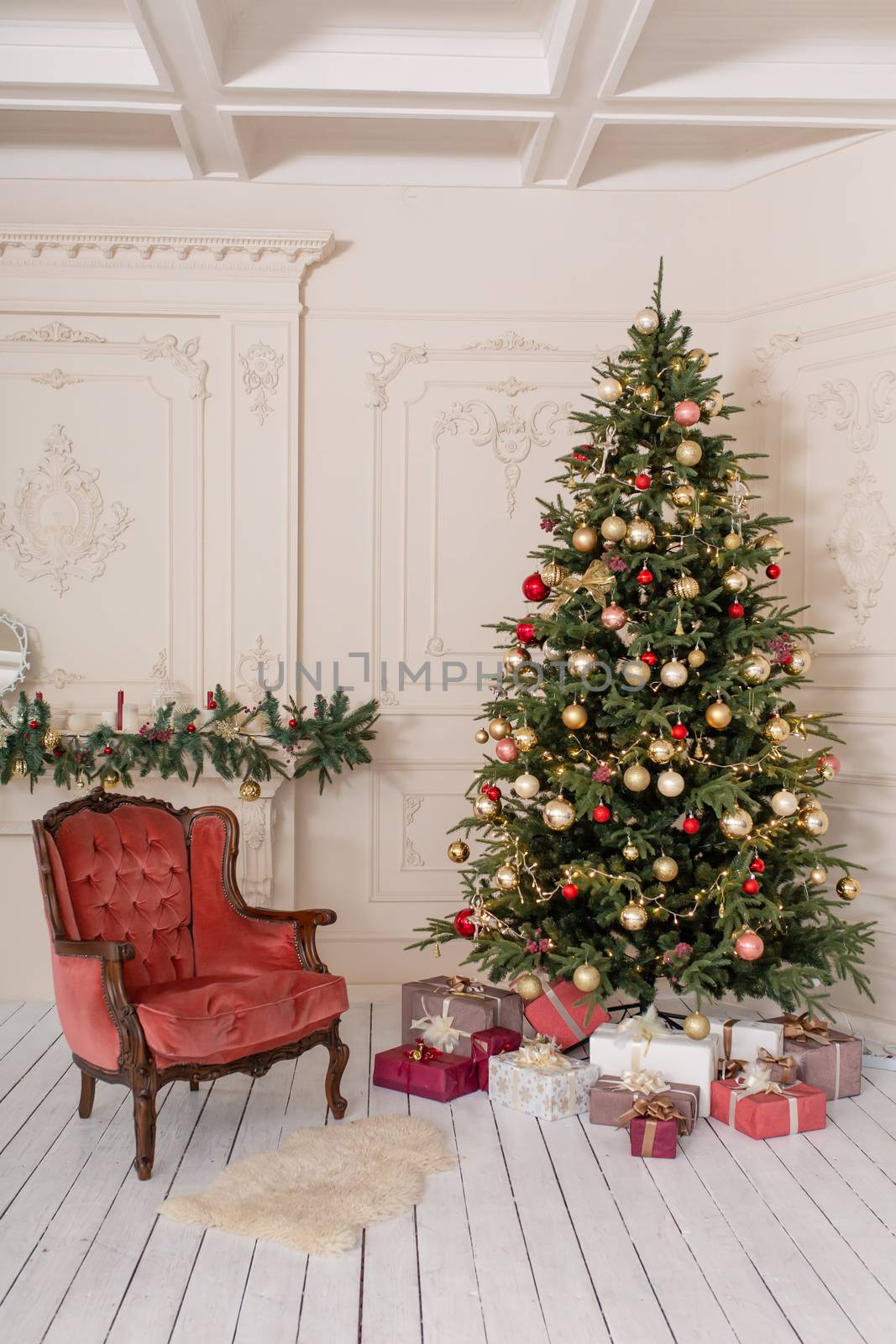 Decorations of a room with a decorated Christmas tree