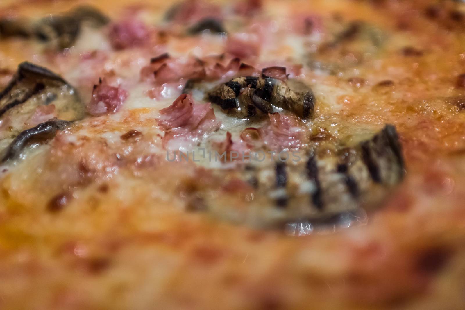 Pizza ham with grilled vegetables.
