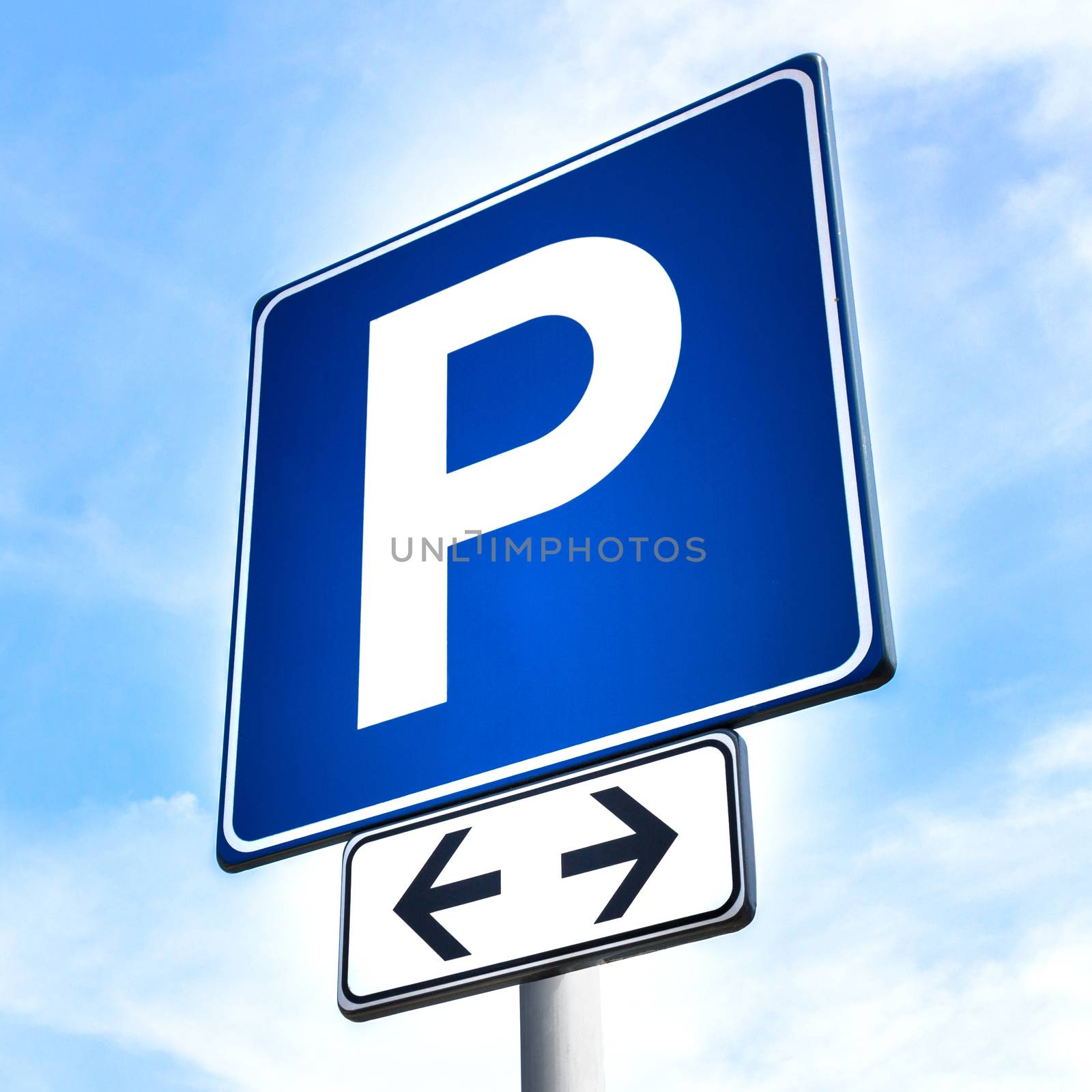 Free parking sign against blue sky